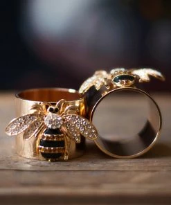 TRISH SCULLY HOME Mother's Day Gift Guide QUEEN BEE NAPKIN RING SET OF 2