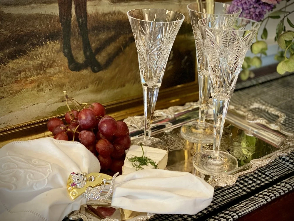 TRISH SCULLY HOME SILVER PLATED WINDSOR PLATTER 6 TRISH SCULLY HOME SILVER PLATED WINDSOR PLATTER