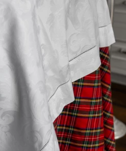 TRISH SCULLY MILANO WHITE JACQUARD TABLE CLOTH 56